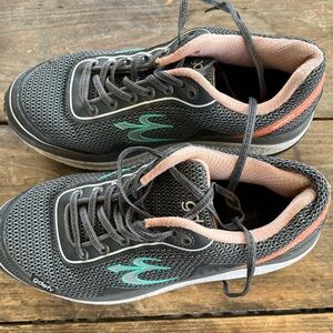 Women’s Size 8.5 Gravity Gdefy Shoes